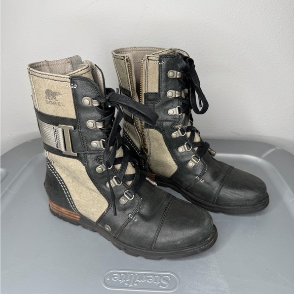 Sorel Shoes - Sorel Major Carly Leather Wool Side Zip Lace Up Combat Boots (Women’s Size 6)